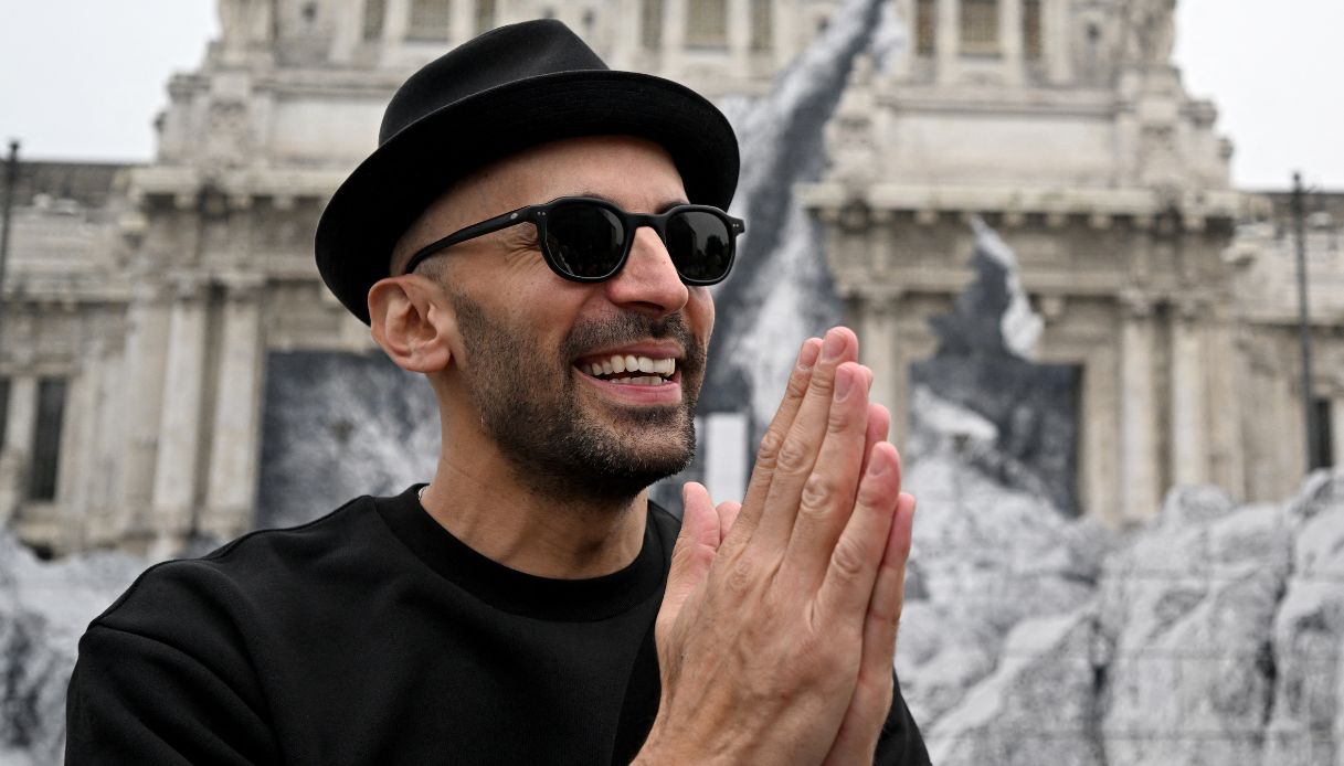 Design Week Milano 2024, l’installazione di JR trasforma Piazza Duca d’Aosta