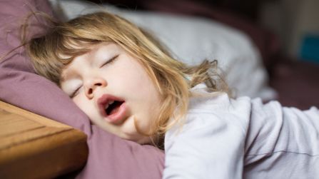 Guida al sonno nei bambini: cosa sapere per migliorare il loro (e il nostro) riposo