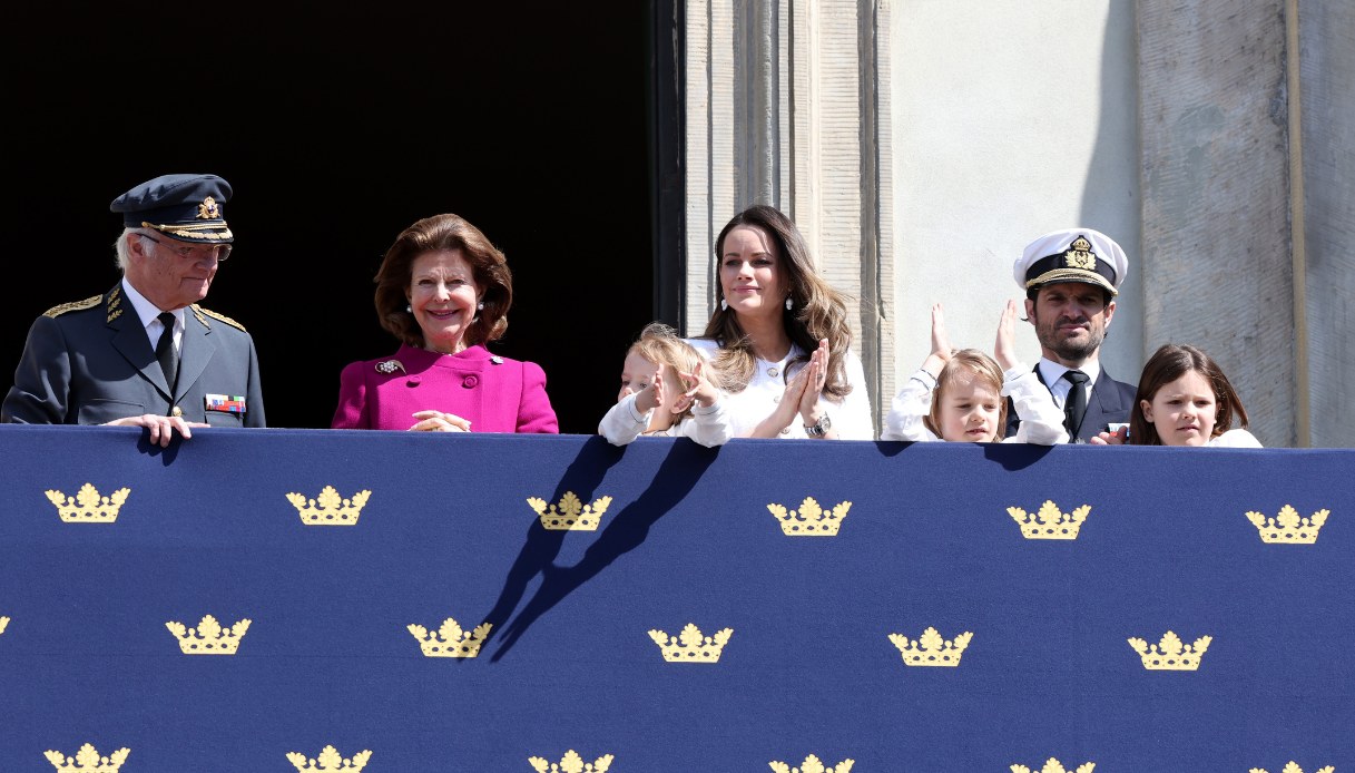 Carlo Filippo, Sofia e i loro tre figli ai festeggiamenti per il 78° compleanno del re Carlo Gustavo