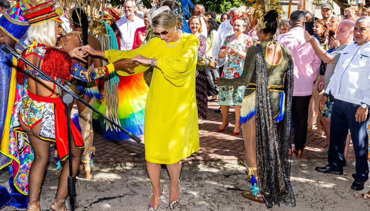 La Regina Maxima durante il royal tour nelle isole caraibiche olandesi
