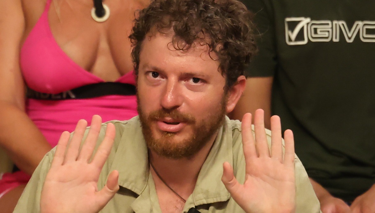 Isola dei Famosi, la “strage” continua: Daniele Radini Tedeschi si è ritirato