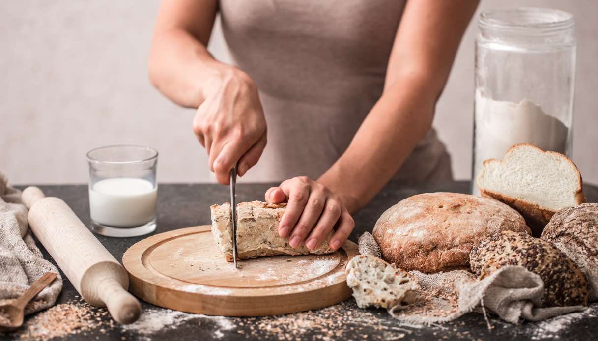 Come tagliare il pane, il trucco del coltello caldo