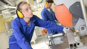 Primo maggio, gender gap e workaholism: lavorare più duramente non basta