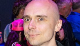 Dons all’Eurovision 2024, chi è il cantante della Lettonia