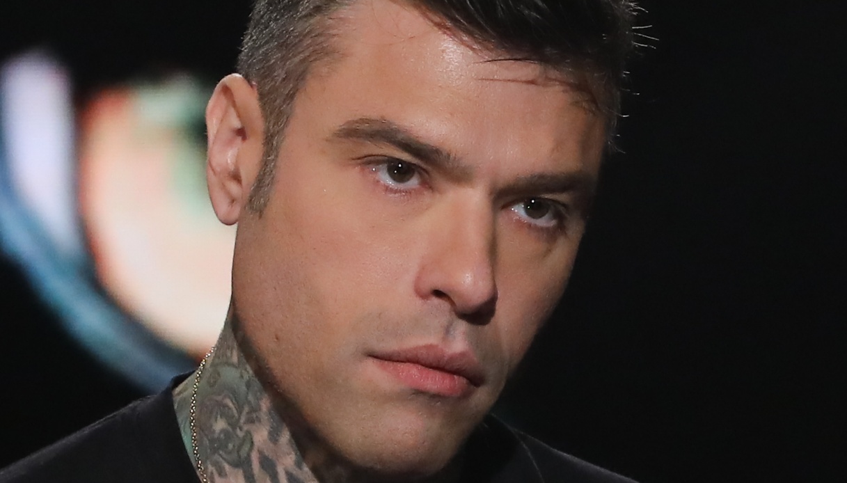 Fedez fa marcia indietro: no a Cattelan per 