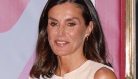 Letizia di Spagna in total white con top collage