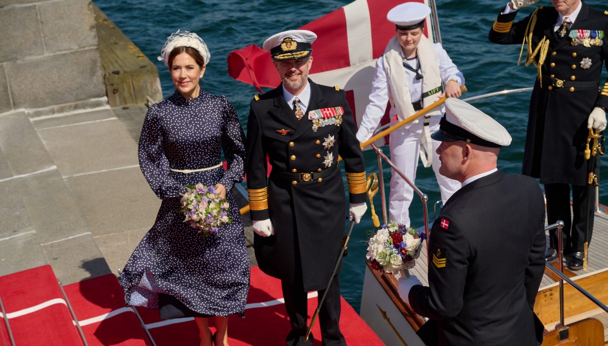 Mary e Federico di Danimarca a bordo dello yacht reale