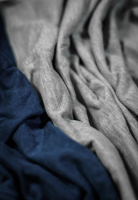 tessuti blu e grigi
