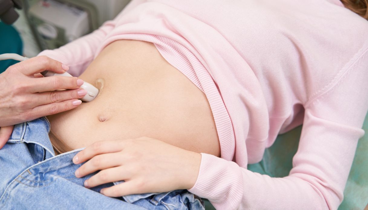 Tumore utero e ovaio: i sintomi da non trascurare