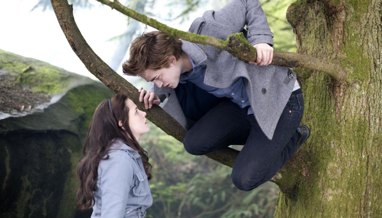 Kristen Stewart e Robert Pattinson in una scena di "Twilight"