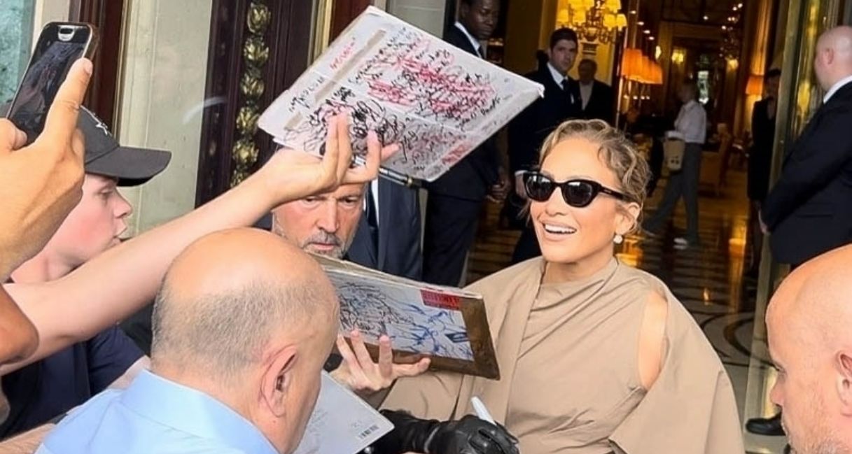 Jennifer Lopez Selfie a Parigi