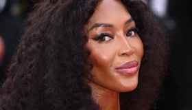 Naomi Campbell conferma la maternità surrogata: “Mai cercato un padre per i miei figli”