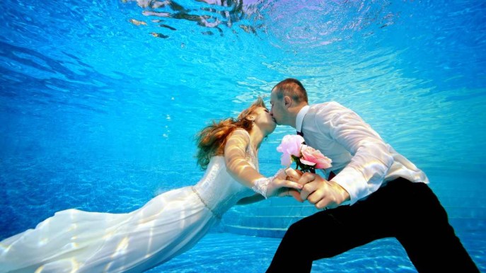 Come organizzare un matrimonio in piscina