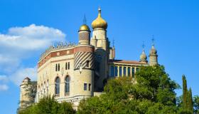 Il castello da favola di Rocchetta Mattei, unico nel suo genere