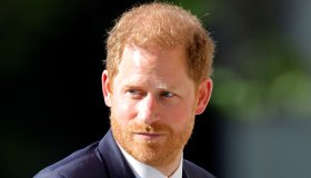 Carlo, ultime notizie. Harry divorzia da Meghan Markle e poi diventa Re