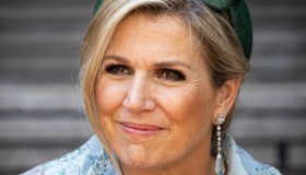 Maxima d’Olanda brilla a New York con l’abito multicolor