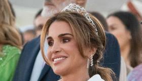 Rania di Giordania maestosa e Rajwa incinta in rosso: il significato segreto dei look