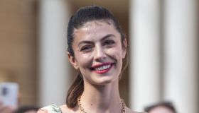 Alessandra Mastronardi al Giffoni Film Festival, il look che sottolinea la sua figura