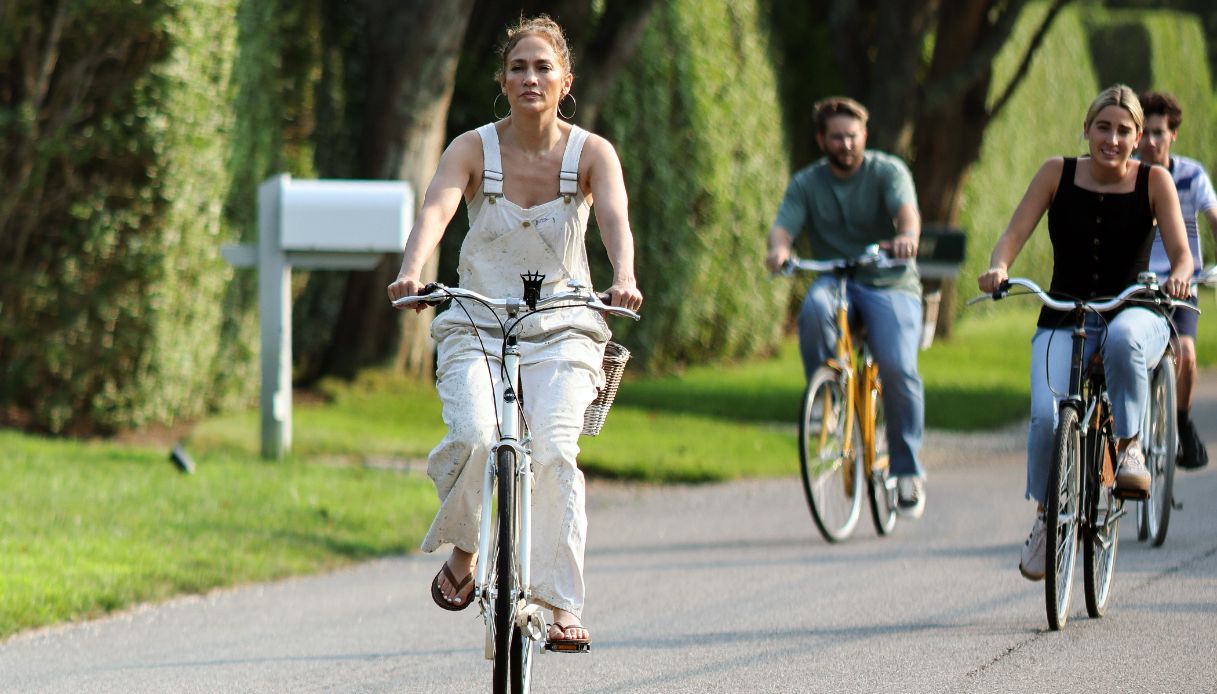 Jennifer Lopez in bici