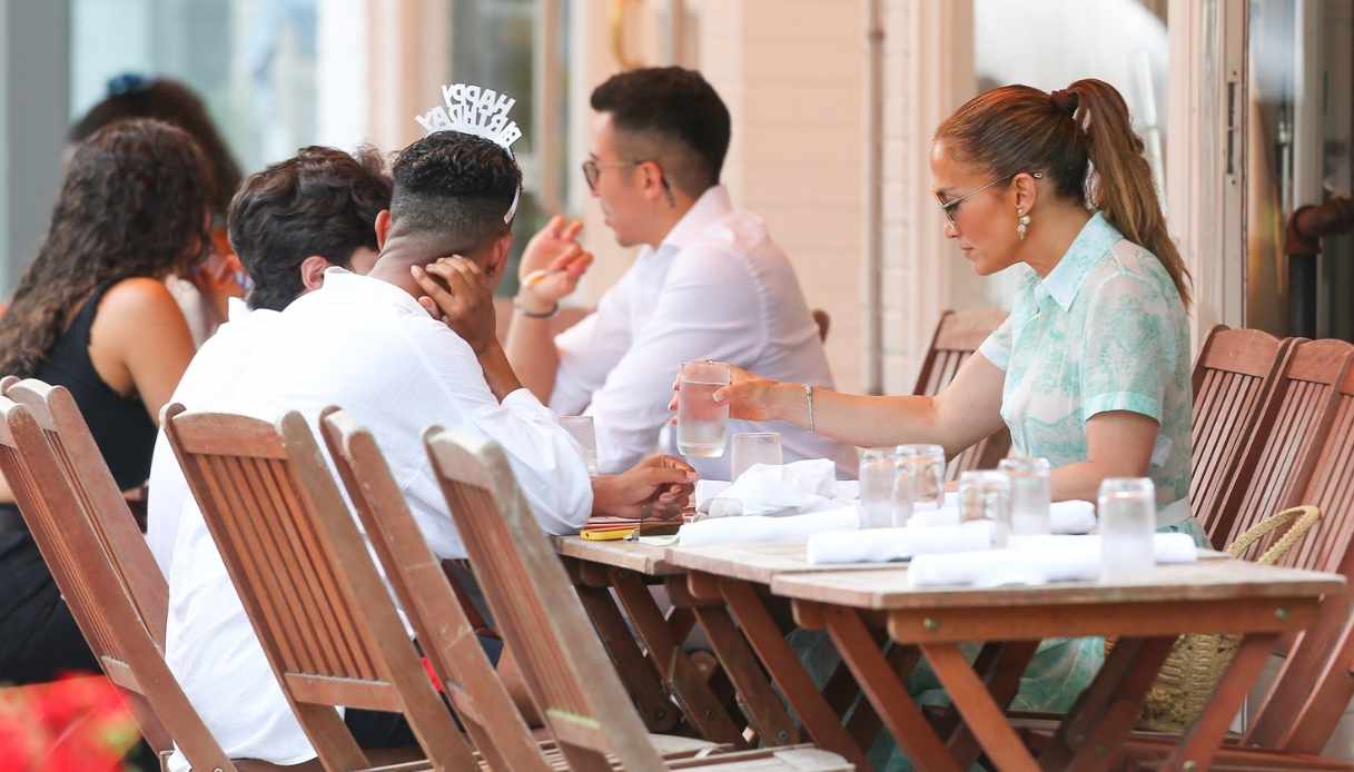 Jennifer Lopez a pranzo con gli amici