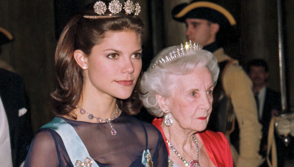 La Principessa ereditaria Vittoria di Svezia e la Principessa Lillian di Svezia ad un banchetto di Stato nel 1997