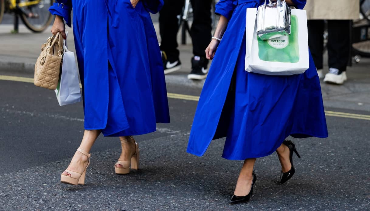 Abito fashion blu che scarpe abbinare