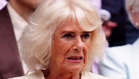 Re Carlo, ultime notizie. Camilla a Wimbledon: abito giraffa e facce imbarazzanti
