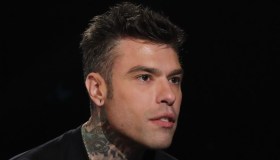 Fedez contro Pomeriggio Cinque: “Inquina il pianeta”. Rompe la pace con Myrta Merlino