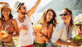 Festa in spiaggia: ecco le idee di look per essere super trendy!