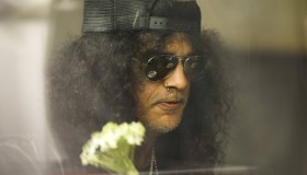 Slash, chi era Lucy-Bleu, figliastra dell’icona dei Guns N’ Roses morta a 25 anni