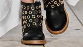 Stivali traforati: idee di look per l’estate