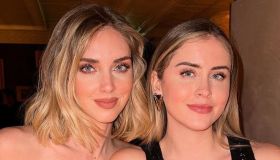 Chiara e Valentina Ferragni, il must have dell’estate è l’abito bianco con cut out