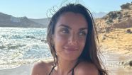 Elettra Lamborghini Sceglie Un Bikini A Righe Per Le Vacanze D amore A Elettra Lamborghini Sceglie Un Bikini A Righe Per Le Vacanze D amore A