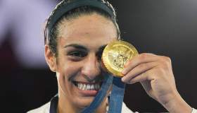 Imane Khelif, vince l’oro e denuncia per molestie: cosa è successo