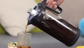 Caffè freddo a casa come al bar: questa macchinetta è già un’ossessione