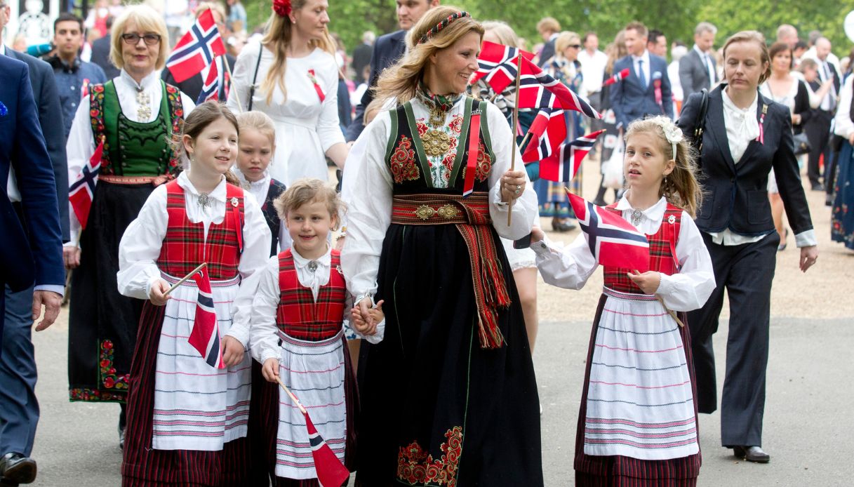 La Principessa Martha Louise di Norvegia, con le figlie Maud Angelica, Emma Tallulah e Leah Isadora, alle celebrazioni per la Giornata nazionale norvegese nel 2014