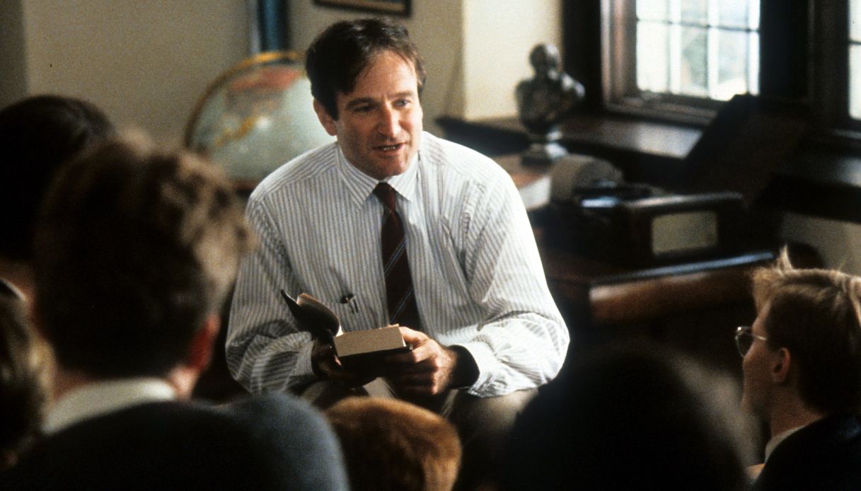 Robin Williams nel film "L'attimo fuggente"