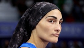 Olimpiadi 2024, Angela Carini rifiuta il premio IBA dopo il ritiro dall’incontro con Imane Khelif