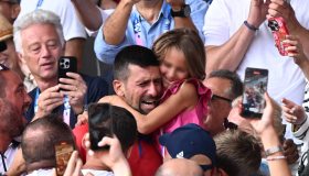 Da Natalie Portman a John Travolta: madri, padri e figli alle Olimpiadi di Parigi 2024