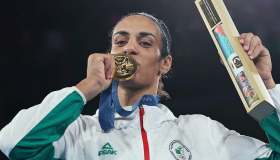 Imane Khelif cambia look: la femminilità e il messaggio dopo le polemiche