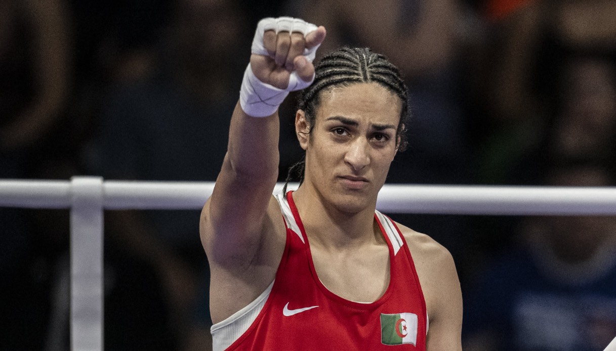Imane Khelif parla dopo le polemiche: “Con Angela Carini ci conosciamo da anni”