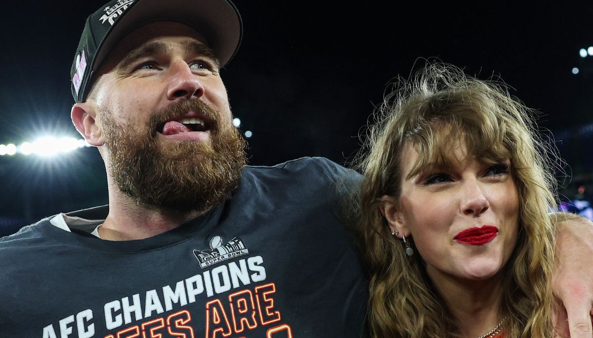 Taylor Swift e Travis Kelce: “Relazione finita per un contratto”. Le loro parole