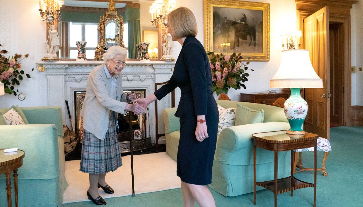 La Regina Elisabetta II e il nuovo Primo Ministro Liz Truss a Balmoral, il 6 settembre 2022