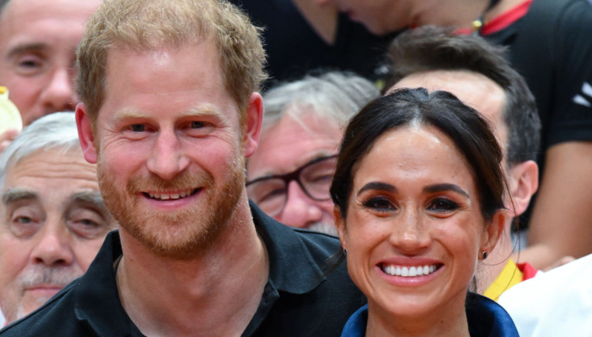 Re Carlo, ultime notizie: Harry parla del suo compleanno ma si “scorda” di Meghan