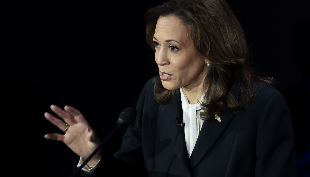 Dibattito Harris Trump, Kamala vince anche con lo stile: il significato dei look degli sfidanti