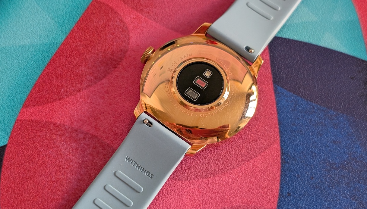 Caratteristiche di ScanWatch Light: batteria e sensori