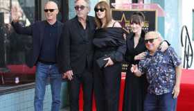 Tim Burton riceve la stella sulla Walk of Fame, ma Monica e Winona gli rubano la scena