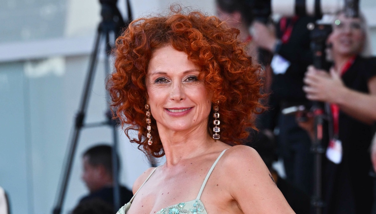 Verissimo, Beatrice Luzzi difende Lino al GF: “È parte del personaggio scelto”