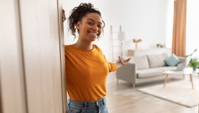 Affidarsi ad un’agenzia immobiliare quando si cerca casa: pro e contro (e altre considerazioni)