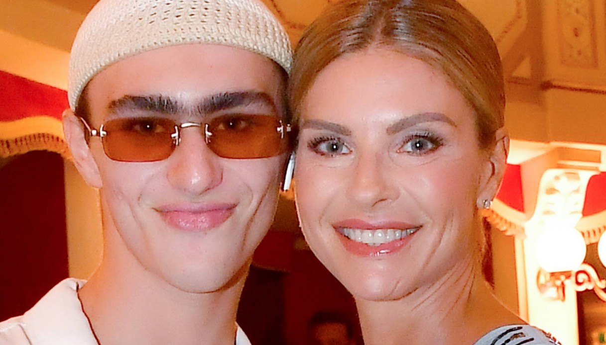 Martina Colombari a Miss Italia col figlio Achille: così si lascia alle spalle lo scandalo